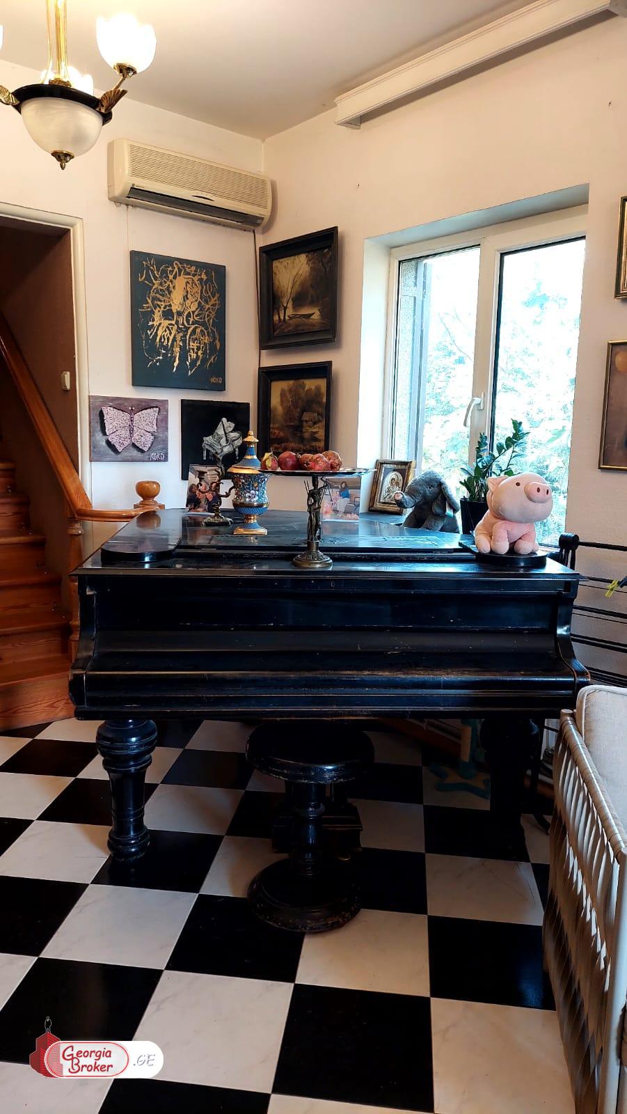 იყიდება ახალი გარემონტებული 5 ოთახიანი სახლი წეროვანში